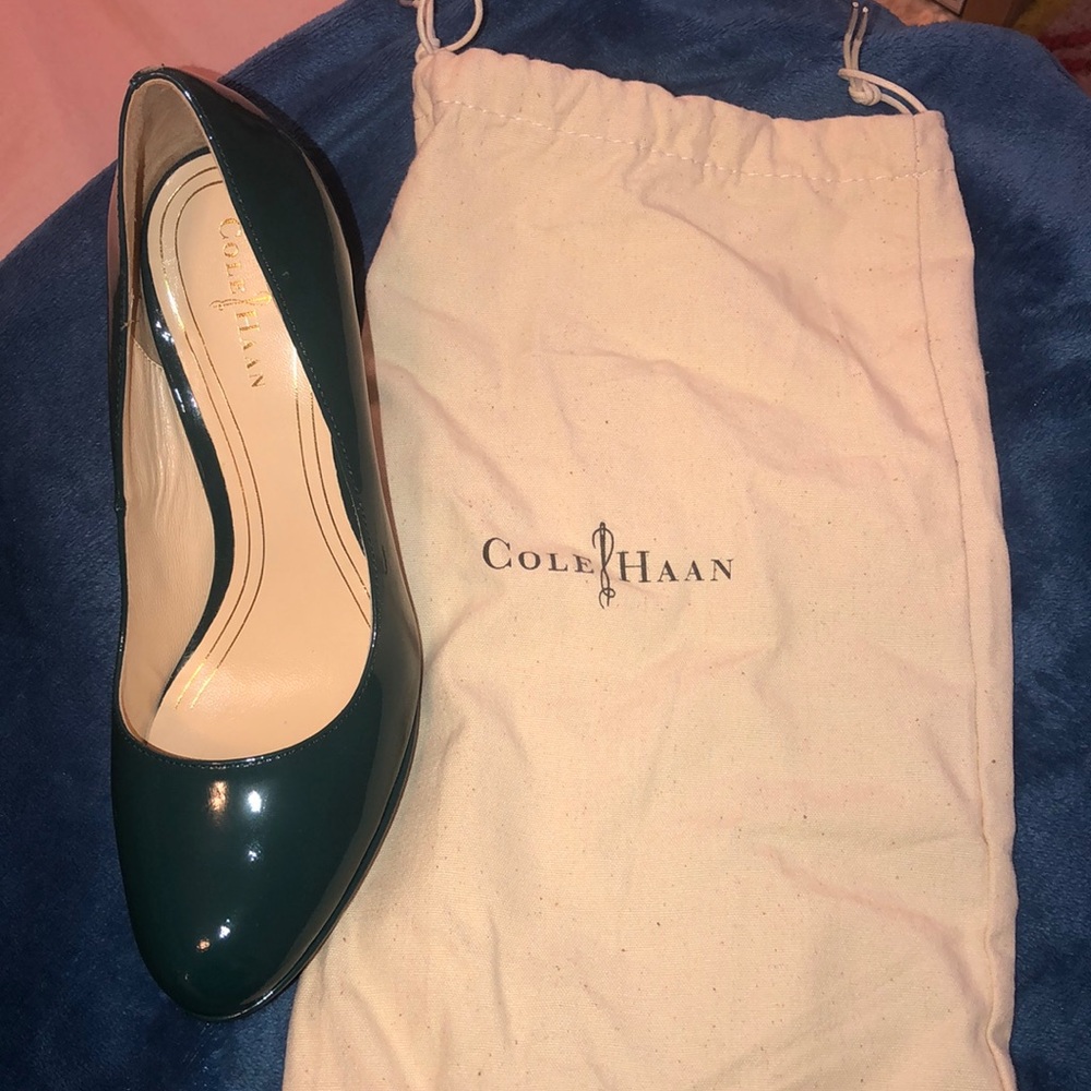 Green Chelsea pumps